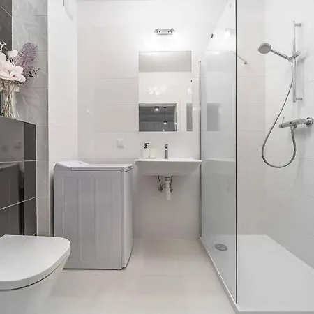 Urbannestgroup - Sienna 65 Apartment